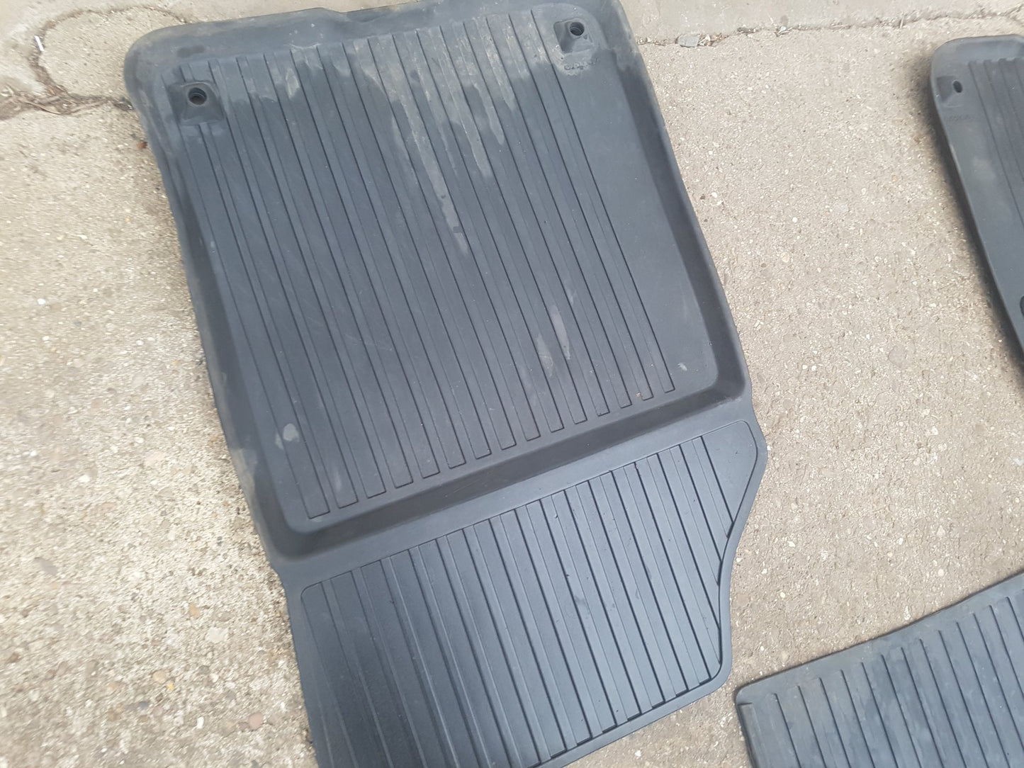 2017 - 2025 Volvo V90 235, 236 Estate Floor Mats 32357400