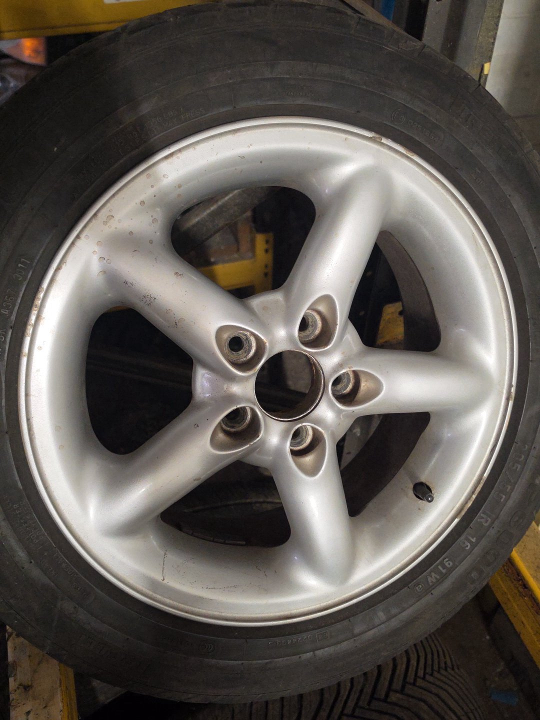 1995-1997 Volvo 850 Alloy Wheel 9157416 VRAC Grade B