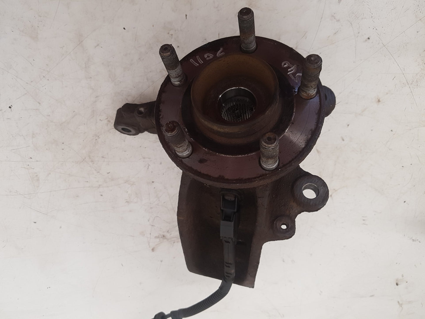 2010 - 2012 Volvo S40  Saloon Left Front Hub Assembly 3M51-3K171