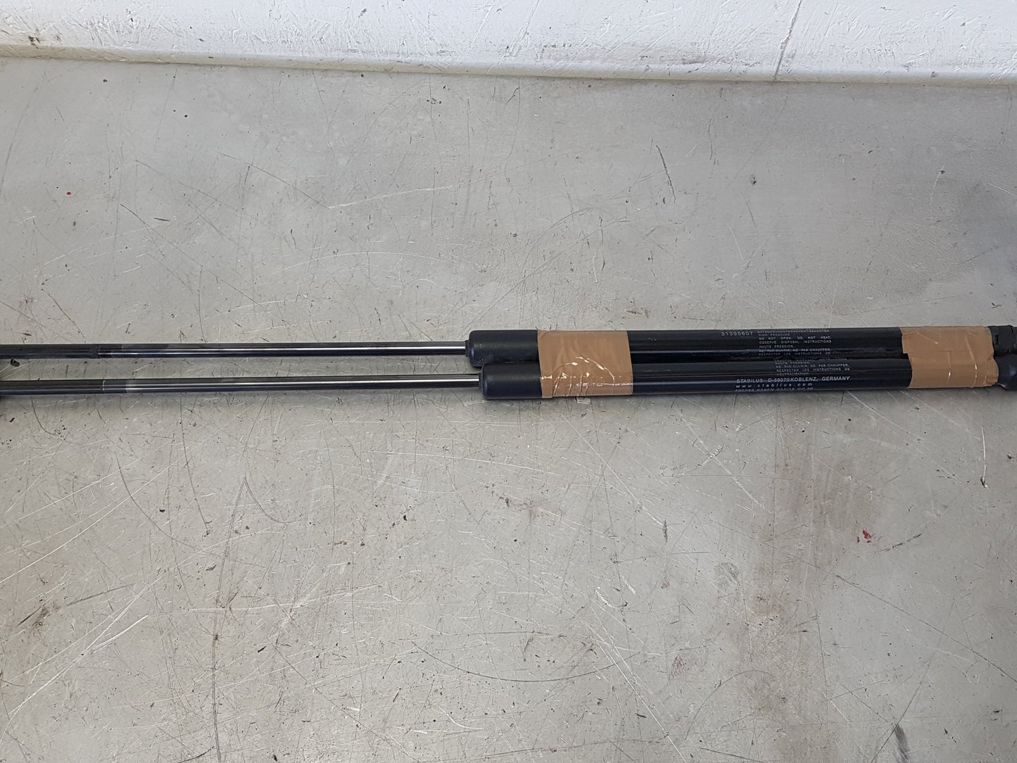 2012 - 2020 Volvo V40  Hatchback Bootlid Gas Struts 31395607