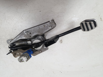 2012 - 2019 Volvo V40  Hatchback Brake Pedal 31381471
