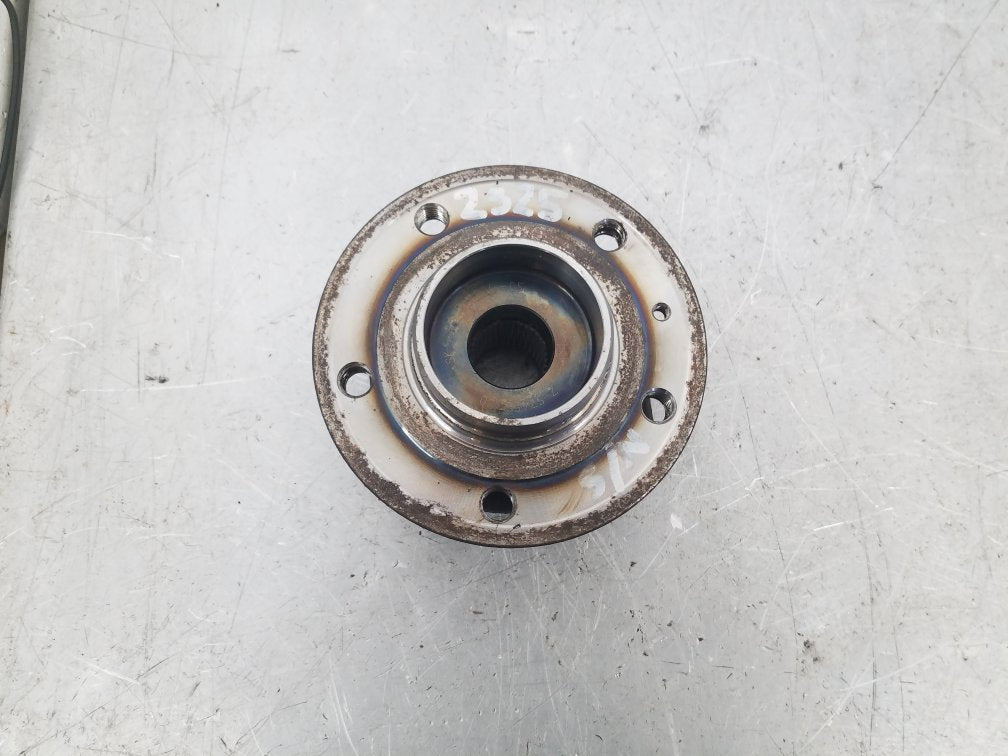1997 - 2000 Volvo V70  Estate Left Front Hub Assembly