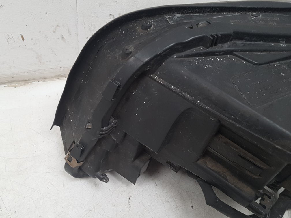 2003 - 2006 Volvo XC90  Estate Right Headlight 30698816
