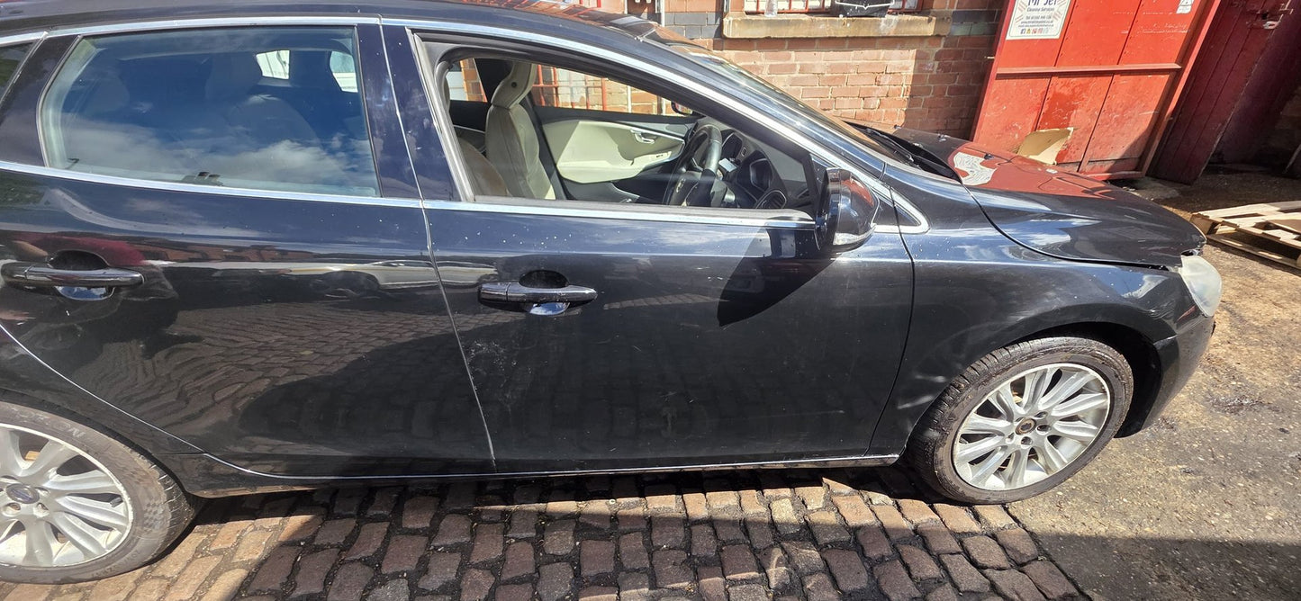 2013 Volvo V40  Hatchback DOOR - BARE (FRONT DRIVER SIDE) 32321019