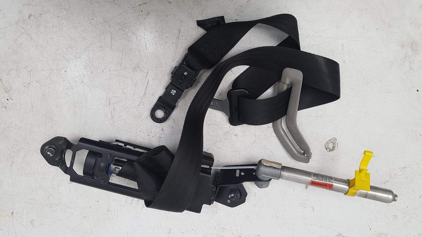 2005 - 2010 Volvo S60  Saloon Left Front Seat Belt 30661907