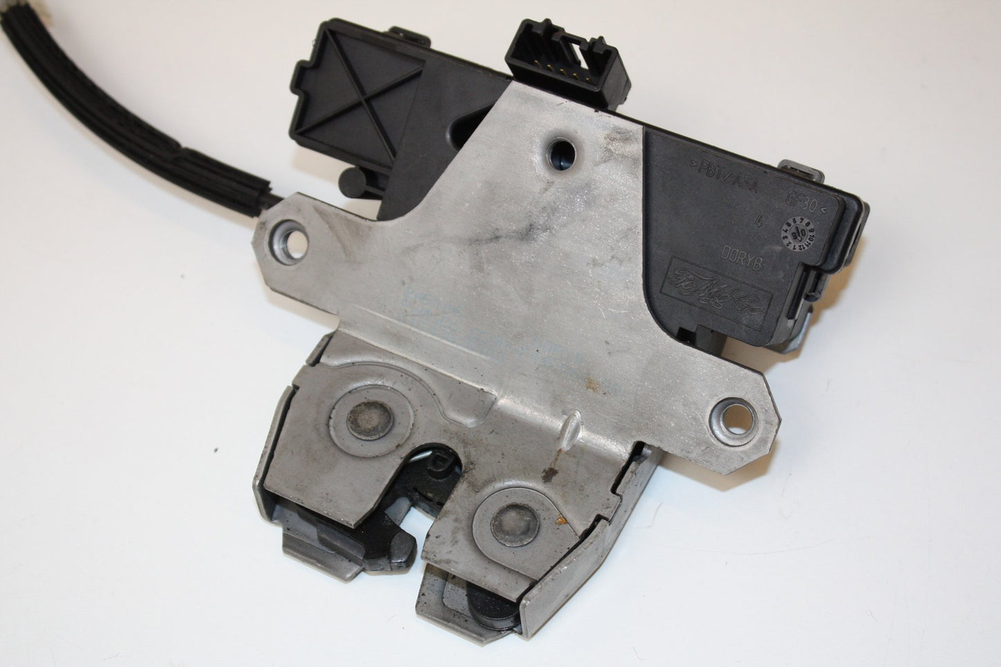 2007 - 2015 Volvo S80   Bootlid Lock Actuator 6G9N-F442A66 AA
