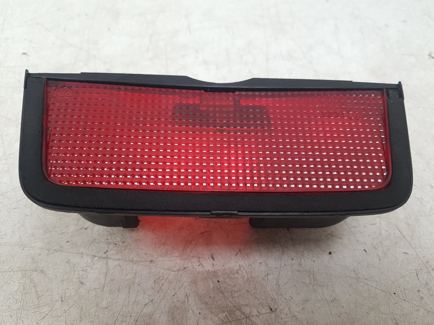 1992 - 1997 Volvo 850  Estate REAR/TAIL THIRD BRAKE STOP LIGHT 3512325