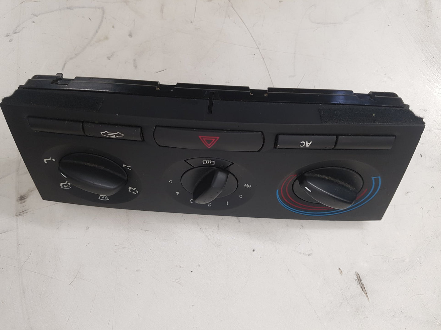 2004 Saab 9-3  Convertible Climate Controller 12767390
