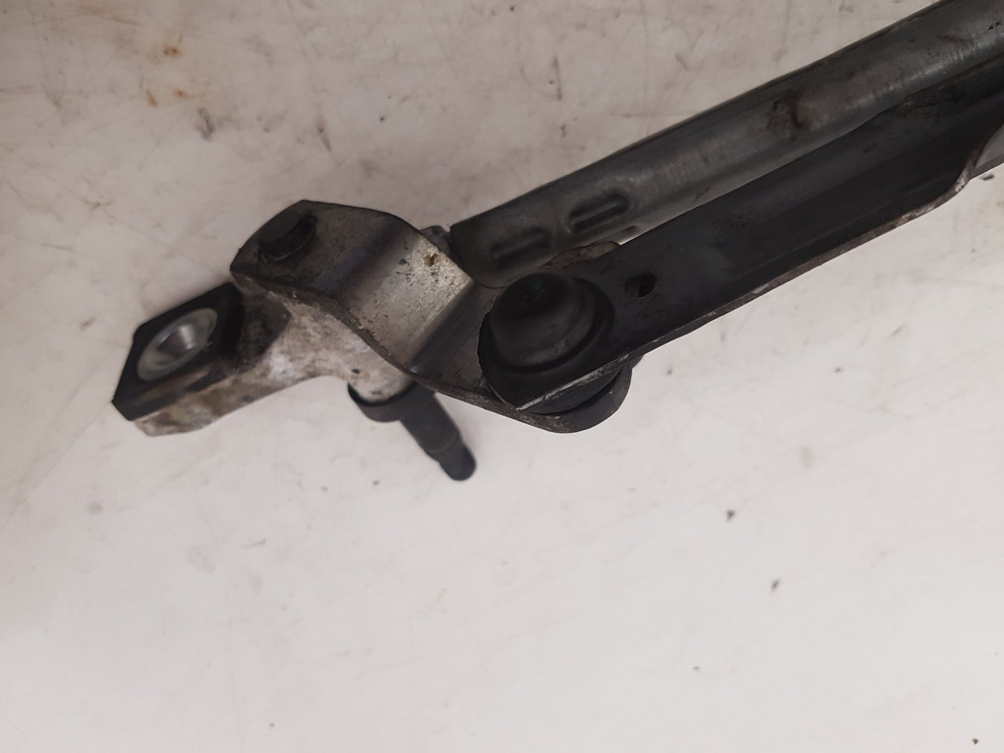 2013 - 2016 Volvo V40 III 525 Hatchback WIPER MOTOR (FRONT) & LINKAGE 3397021424