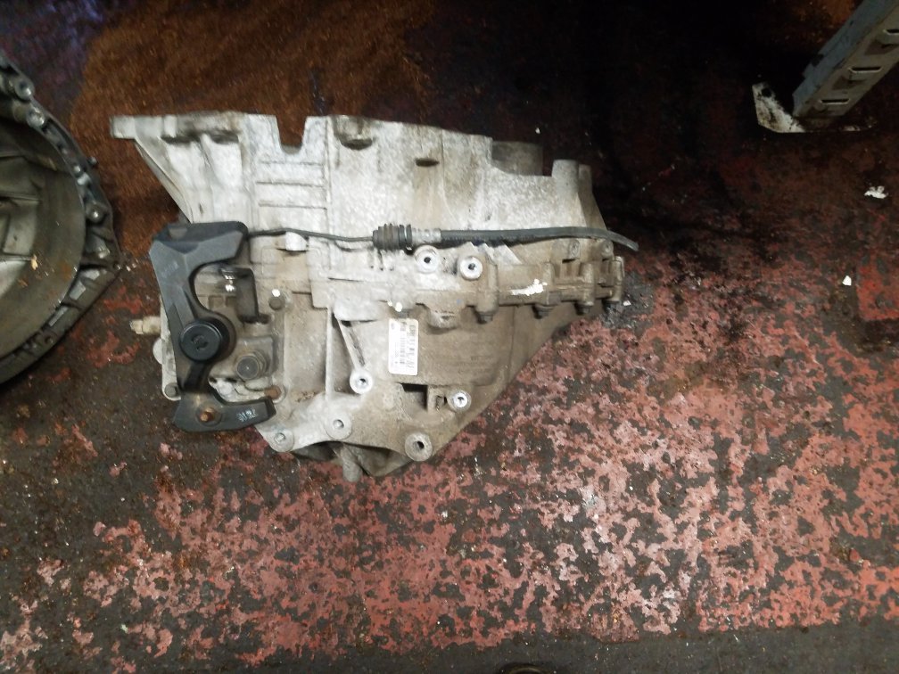 2015 - 2016 Volvo V60   Manual Gearbox 1285242
