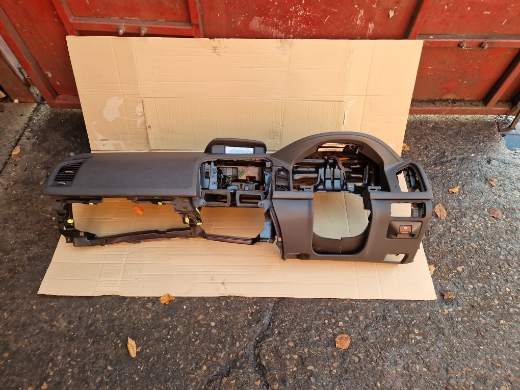 2009 - 2015 Volvo XC60  Estate Dash Assembly