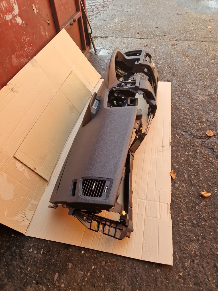 2009 - 2015 Volvo XC60  Estate Dash Assembly