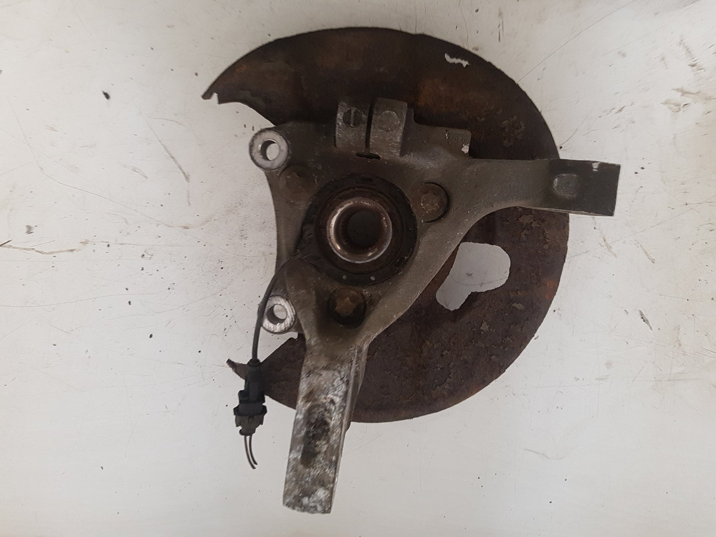 2005 - 2015 Saab 9-3  Estate Left Front Hub Assembly