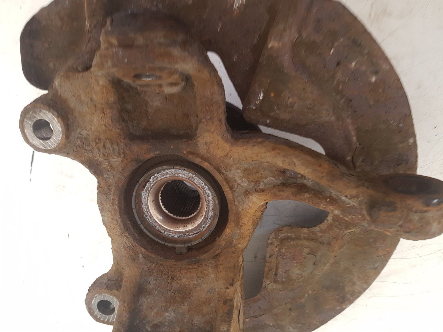 2008 - 2013 Volvo V70  Estate Left Front Hub Assembly 31201285