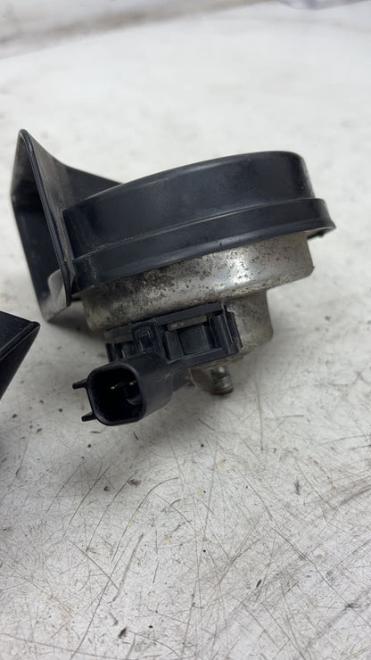 2008 - 2016 Volvo XC70 III 136 Estate HIGHER AND LOWER HORNS (PAIR) 31276805