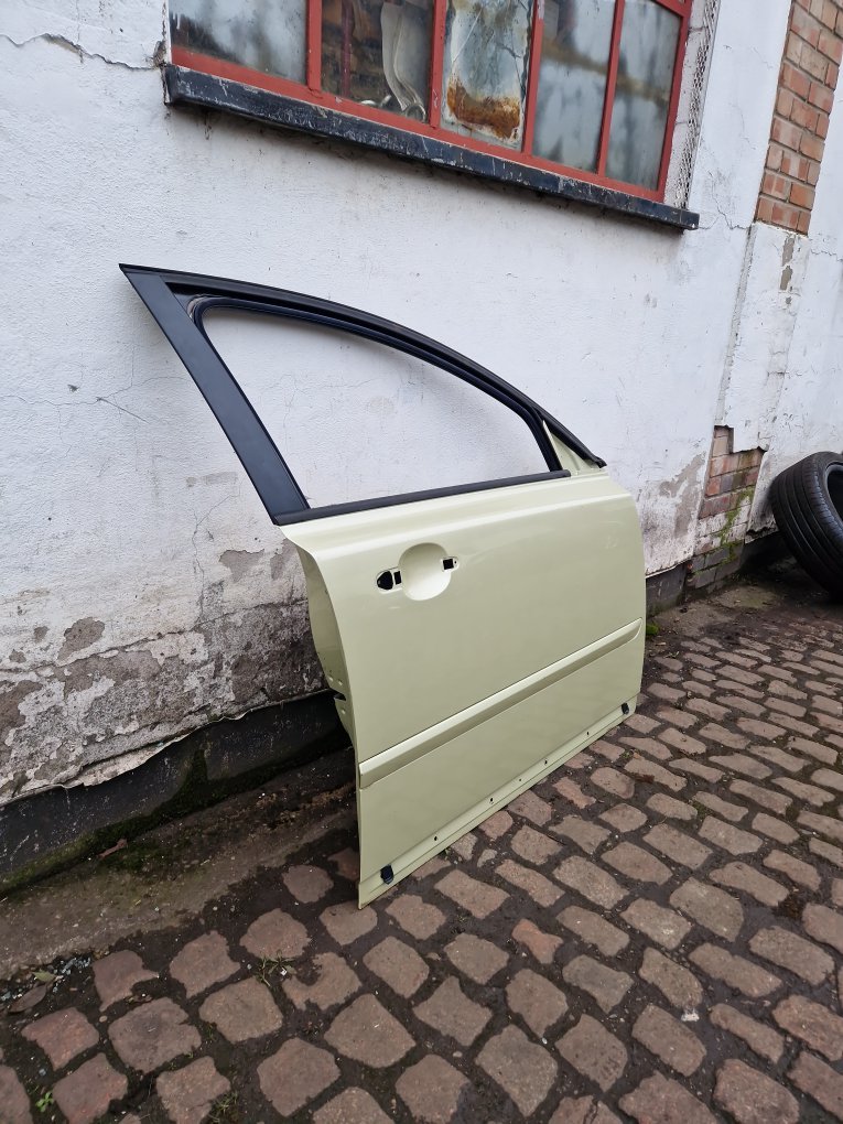 2004 - 2007 Volvo S40  Saloon DOOR - BARE (FRONT DRIVER SIDE) 31335444