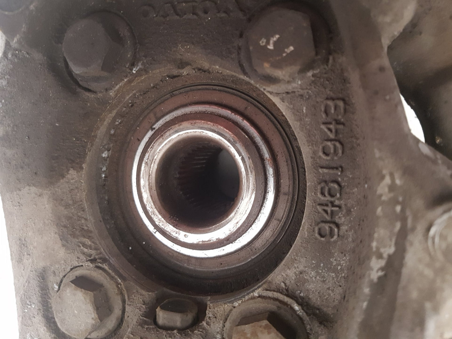 2005 Volvo S60  Saloon HUB (FRONT) LH 30714272