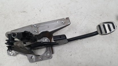 2007 - 2013 Volvo C70  Convertible Brake Pedal 4N51-2467-AG