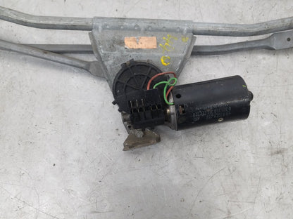 1987 - 1995 Volvo 480  Hatchback WIPER MOTOR (FRONT) & LINKAGE 412174