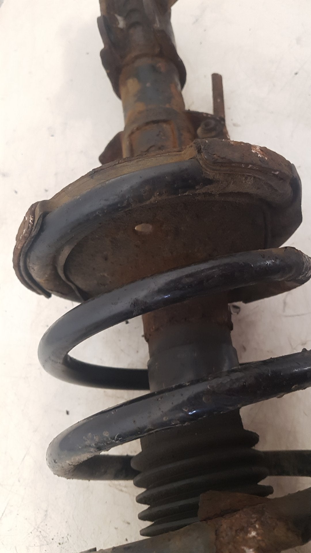 2007 - 2014 Volvo XC90  Estate Right Front Shock Absorber 824904005781