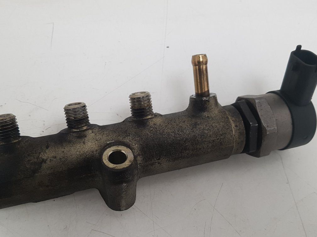 2003 - 2006 Volvo XC90  Estate Injection Rail 30757146