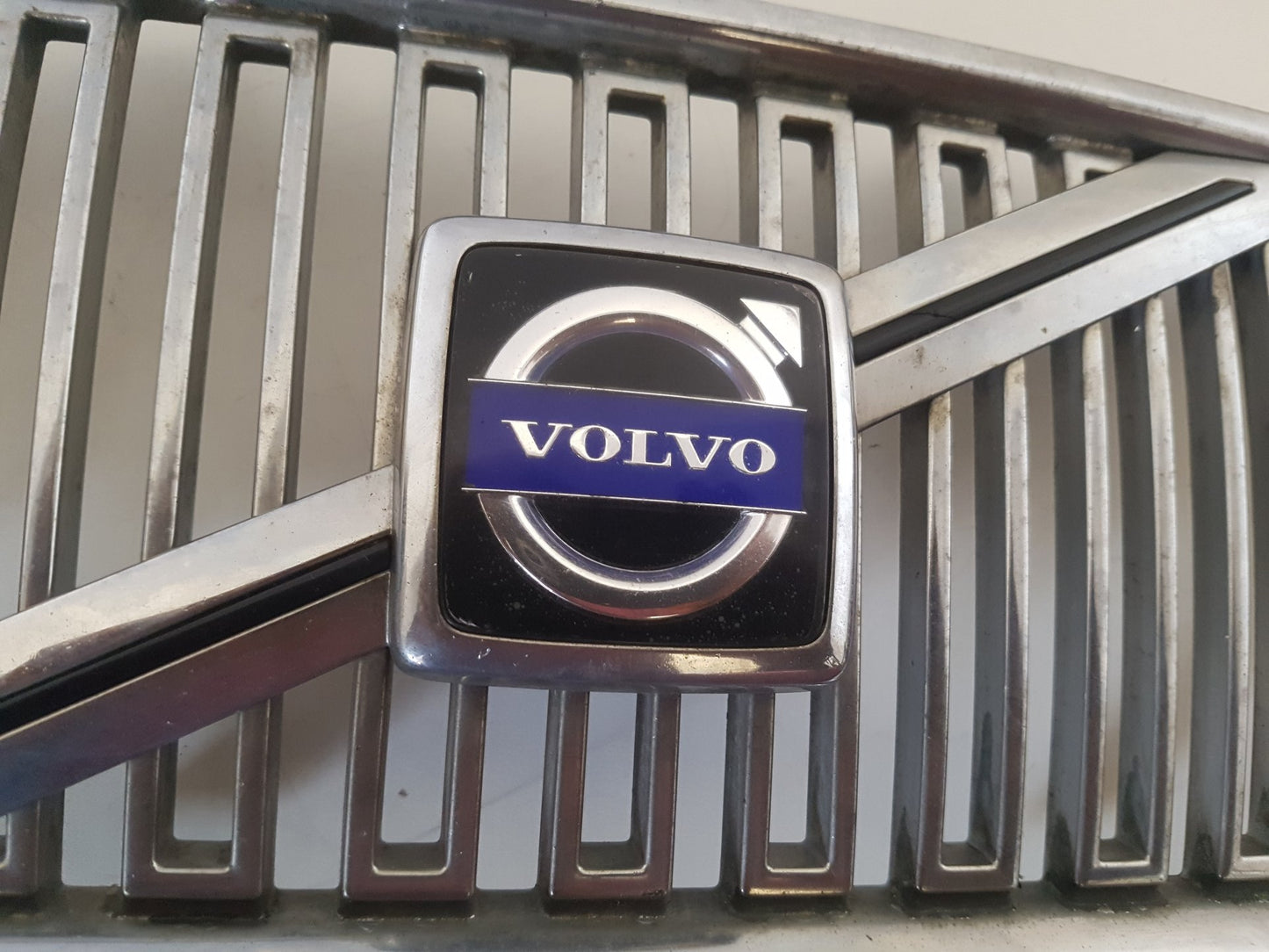2005 - 2008 Volvo V70  Estate FRONT GRILL 08693346