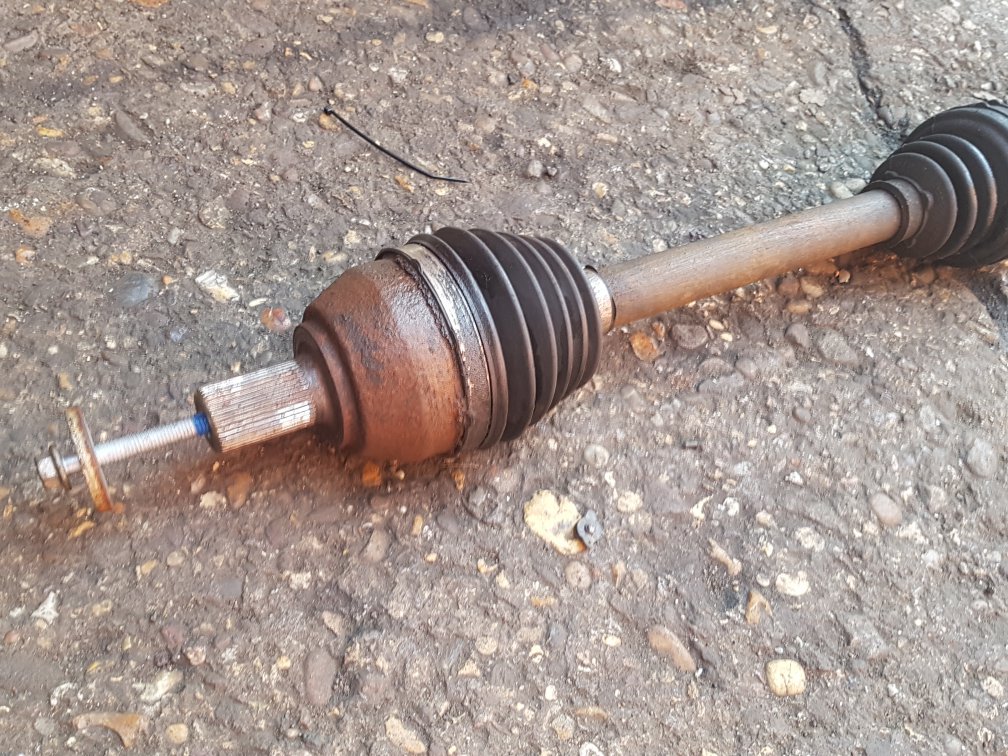2007 - 2015 Volvo V70  Estate DRIVESHAFT - DRIVER FRONT (MANUAL) 36002894