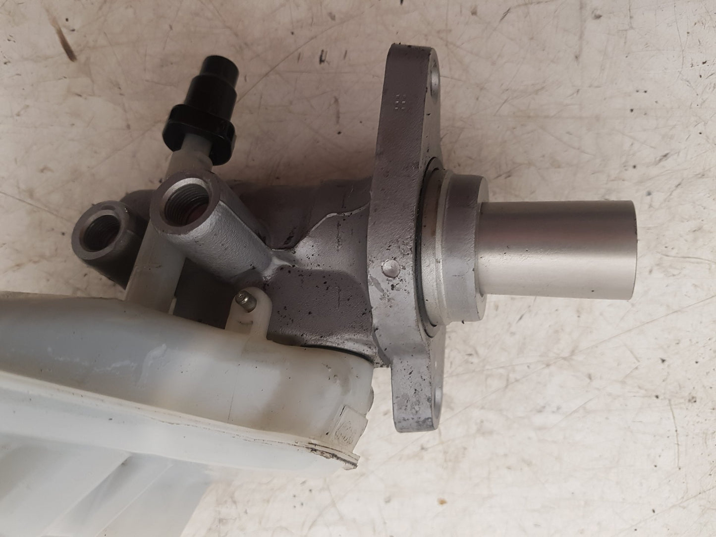 2008 - 2011 Volvo V70  Estate BRAKE FLUID RESERVOIR AND MASTER CYLINDER 36010082