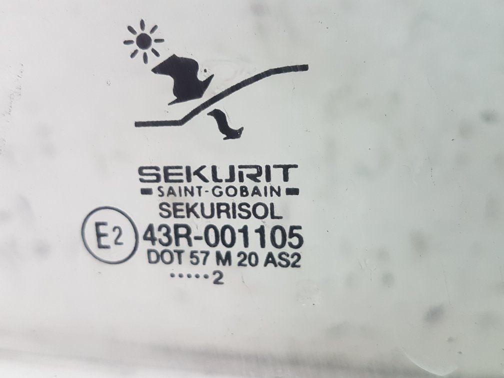 2002 Saab 9-3  Hatchback Right Front Door Window