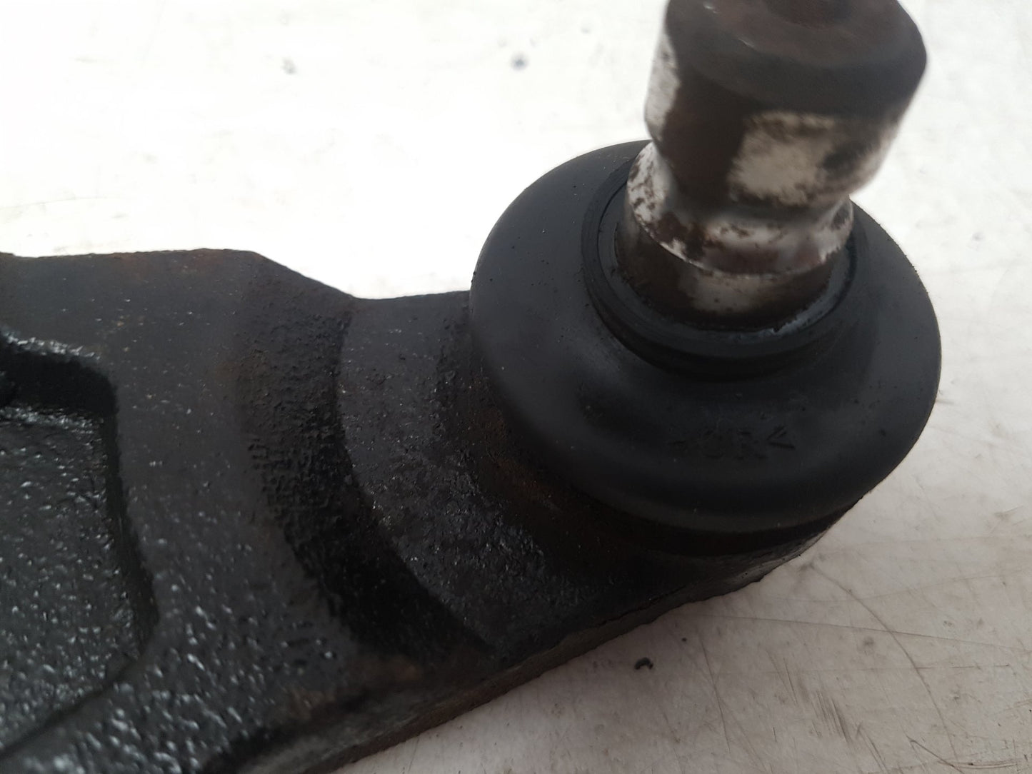 1992 - 1997 Volvo 850  Estate Right Front Lower Control Arm 8628496