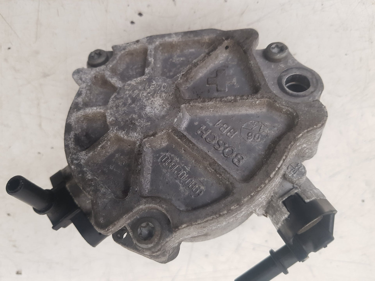 2012 - 2016 Volvo V40  Hatchback Vacuum/Air Pump 9804021880