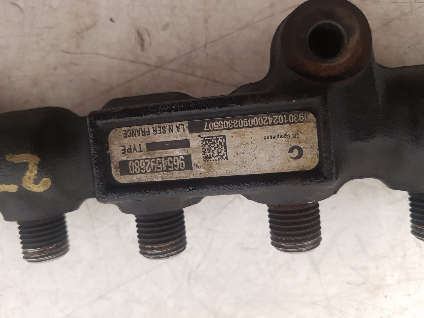 2006 - 2012 Volvo C30  Hatchback Injection Rail 9654592680
