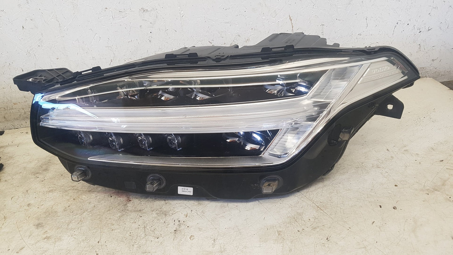 2016 Volvo XC90 II 256 YV1LFA48CG1082848- Left Headlight VRAC Grade A